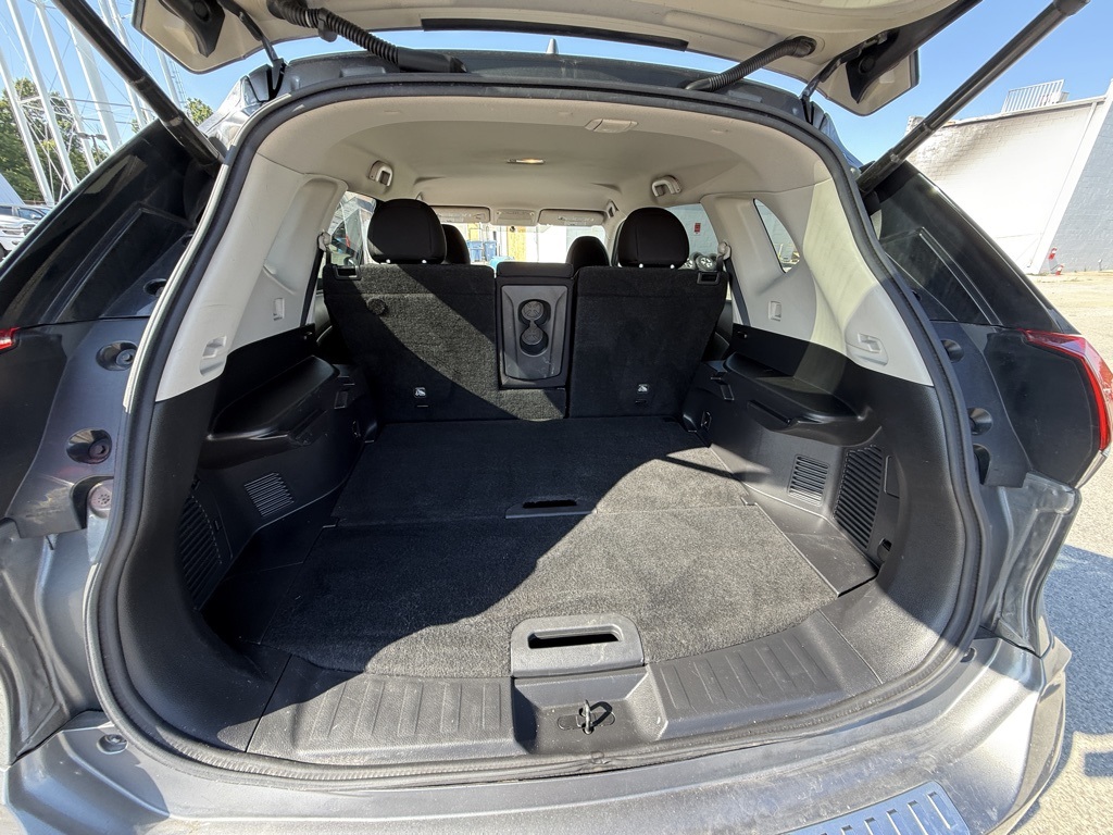 2018 Nissan Rogue SV photo 24