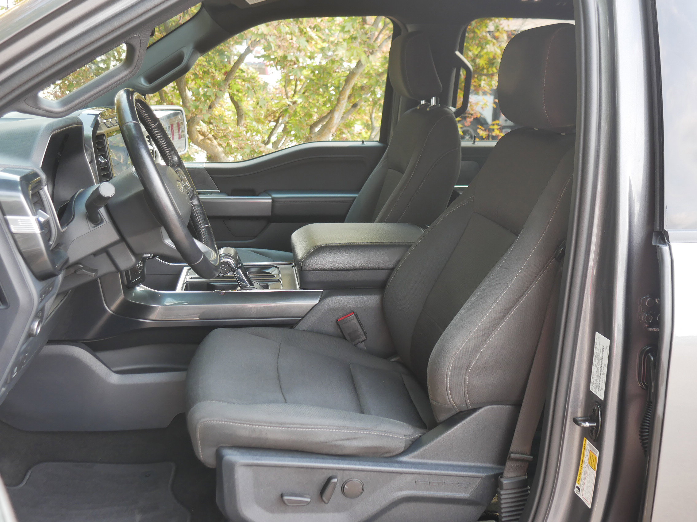 2022 Ford F-150 XLT photo 2