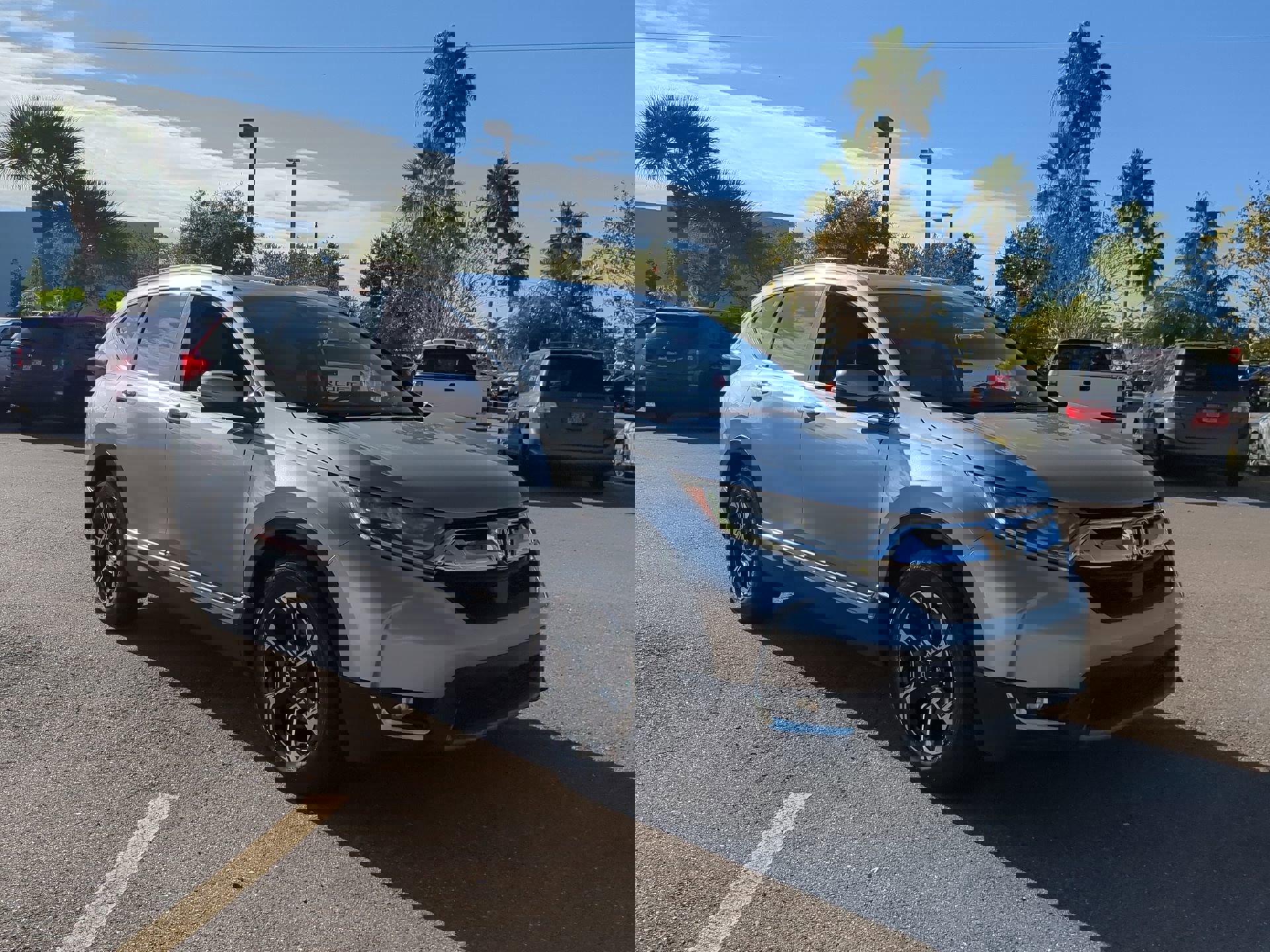 2017 Honda CR-V Touring photo 2