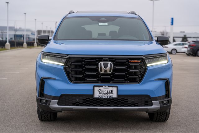 2025 Honda Pilot TrailSport photo 2