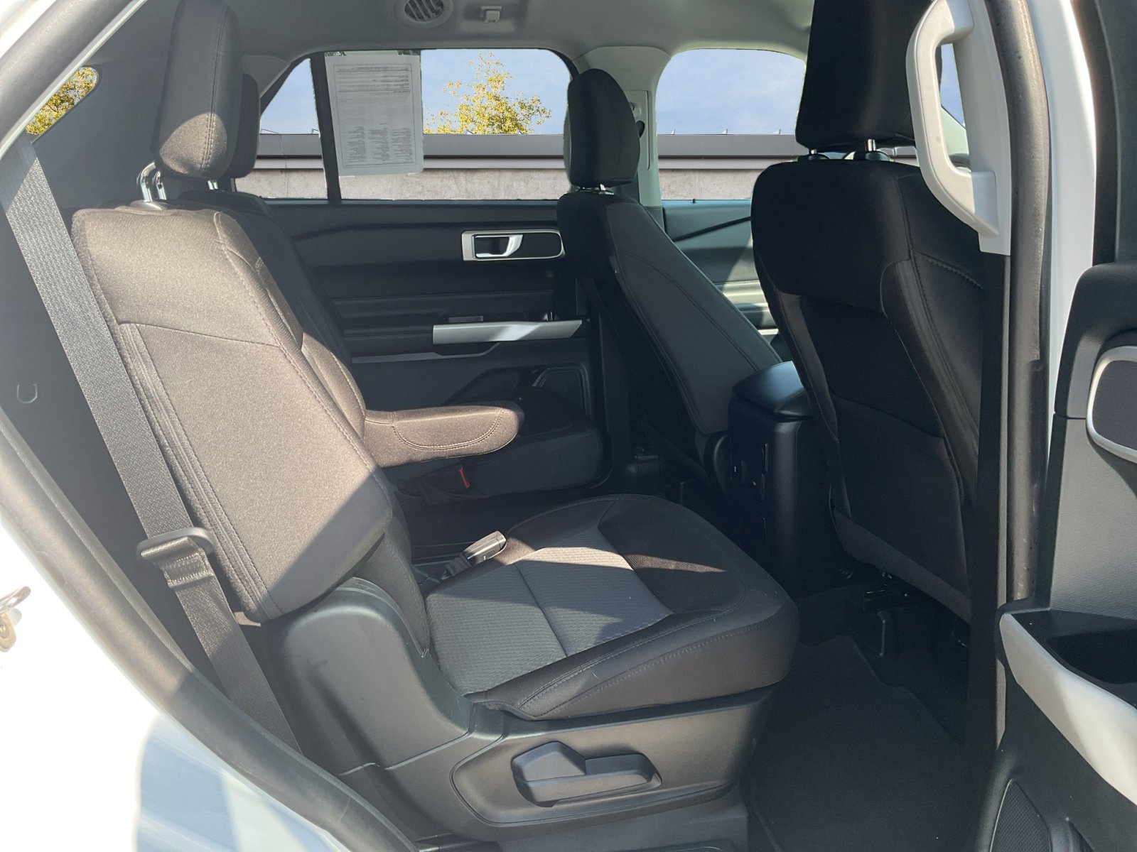 2023 Ford Explorer XLT photo 3
