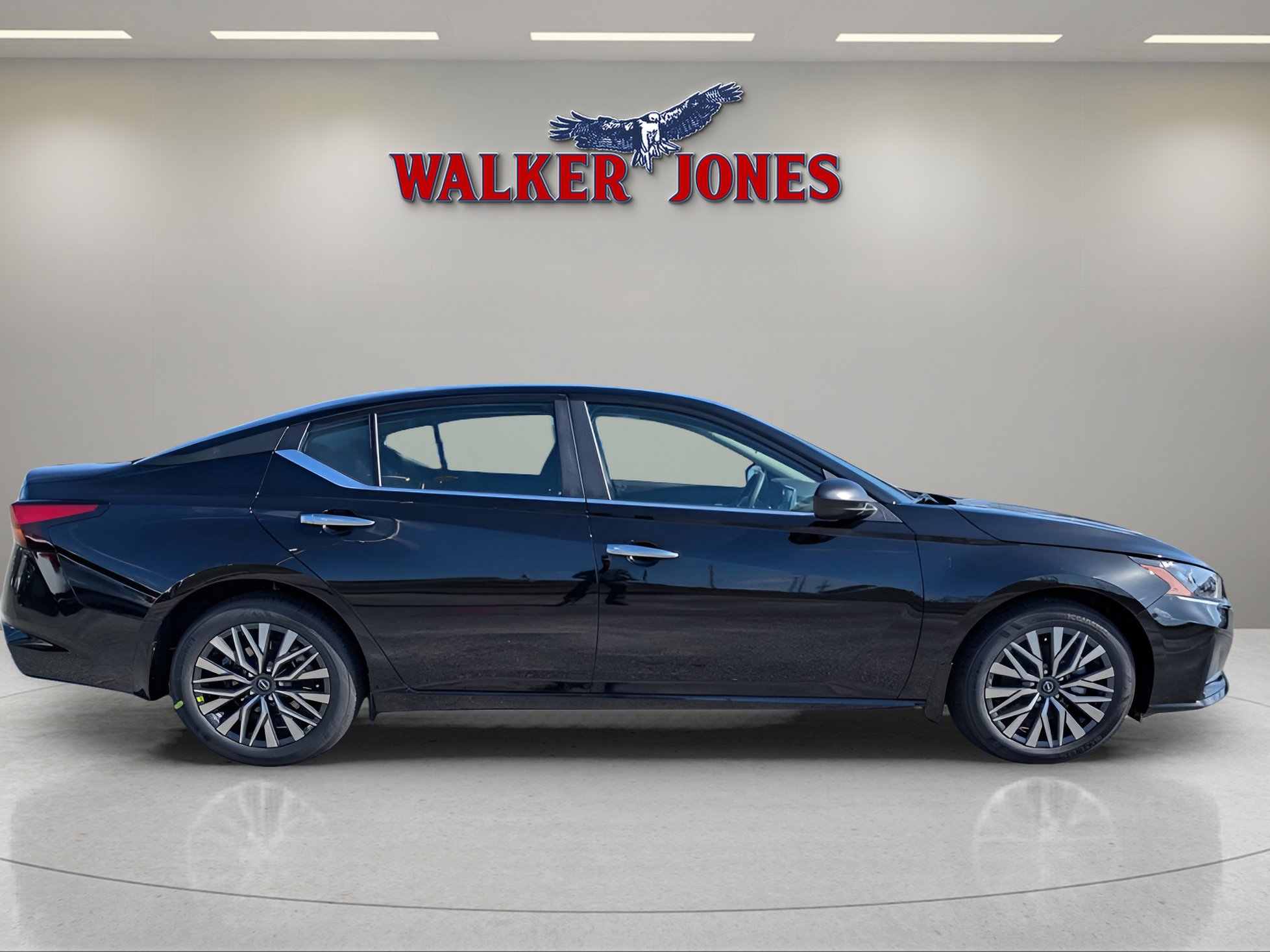 2025 Nissan Altima SV photo 2