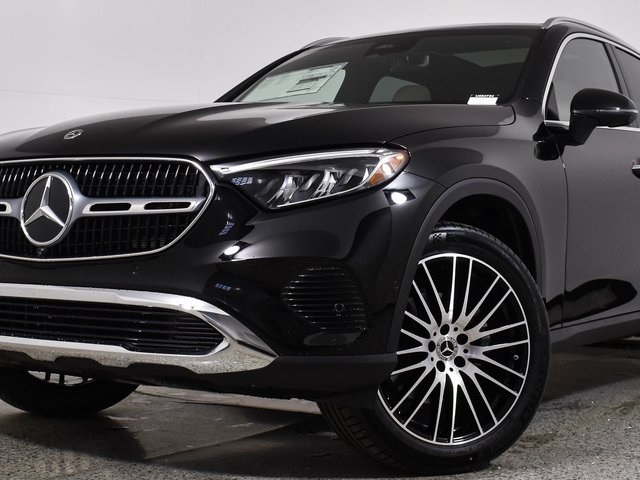 2025 Mercedes Benz GLC 300 photo 3