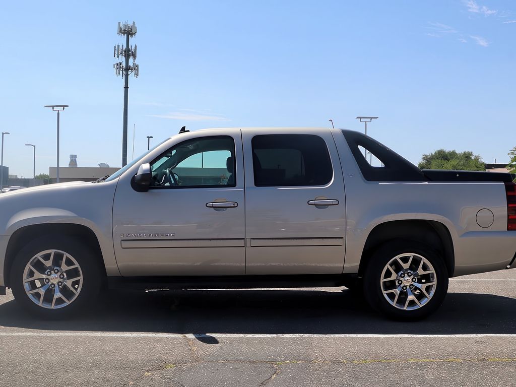 2008 Chevrolet Avalanche LS photo 4