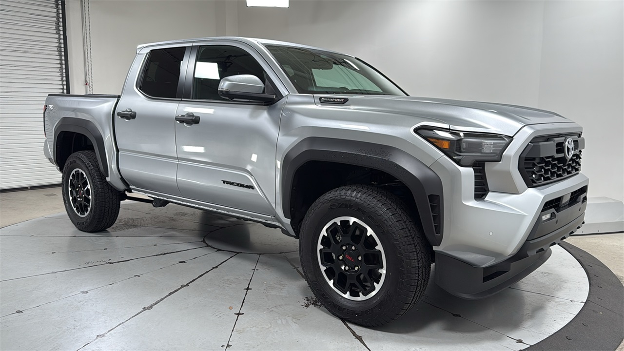 2025 Toyota Tacoma TRD photo 3