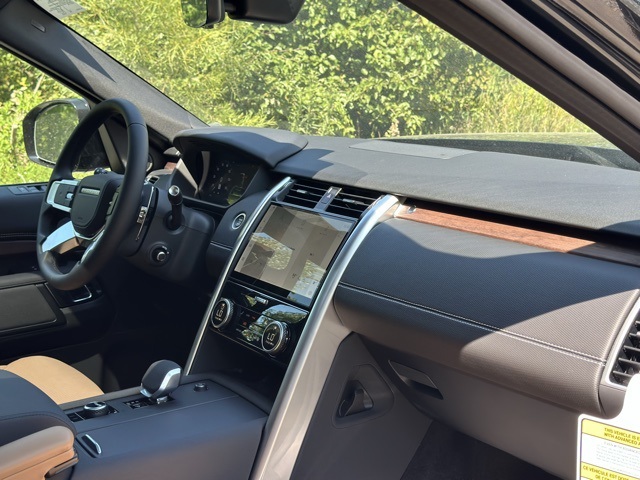 2025 Land Rover Discovery SE photo 17