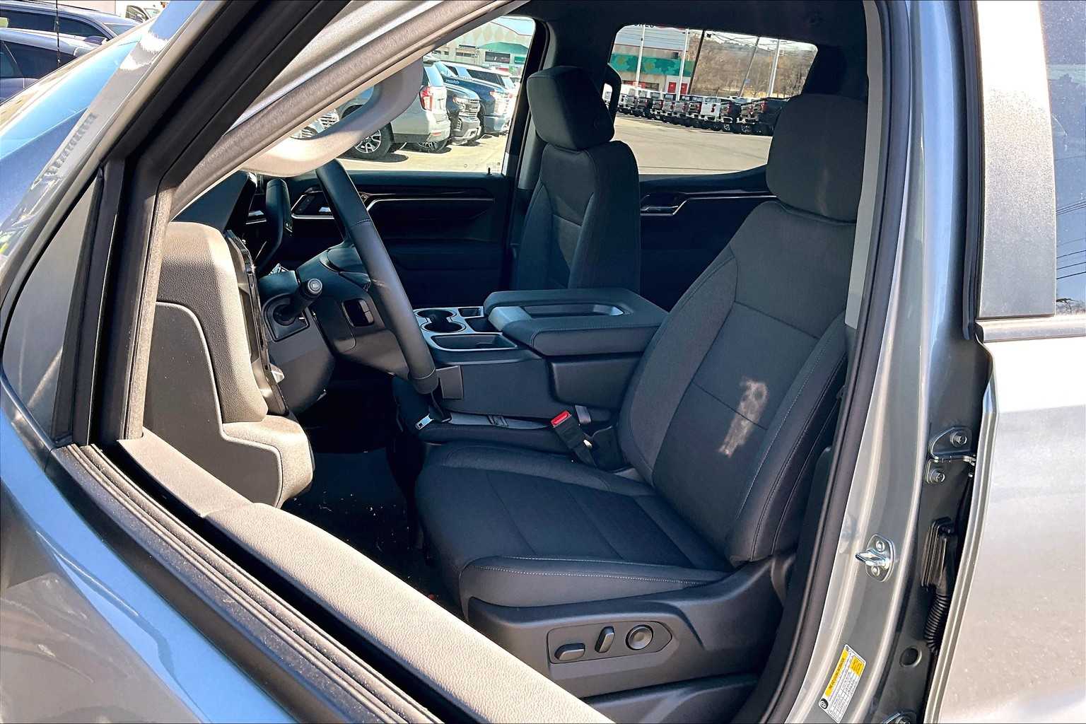 2025 Chevrolet Silverado 1500 LT photo 10