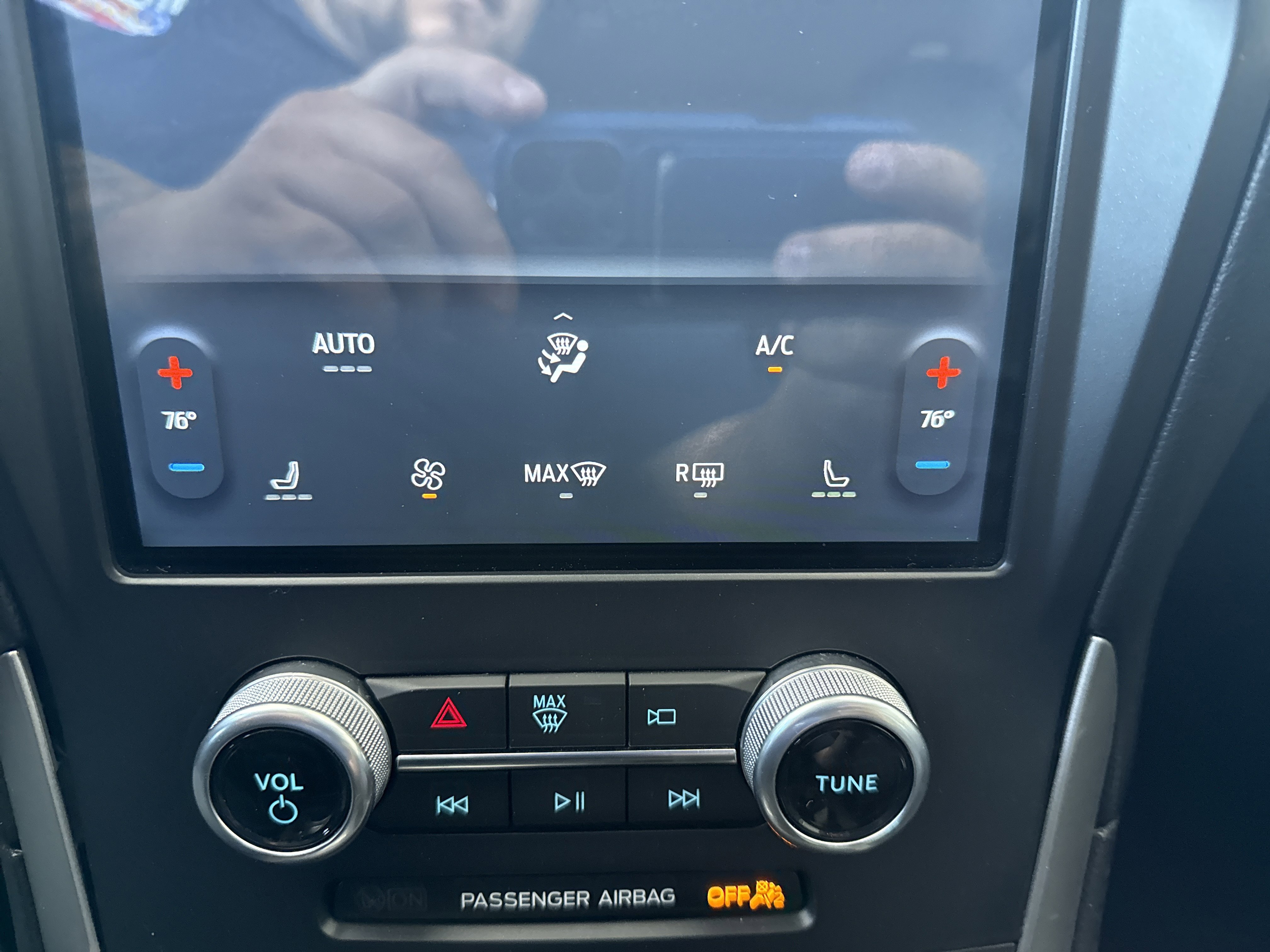 2022 Ford Edge SEL photo 2