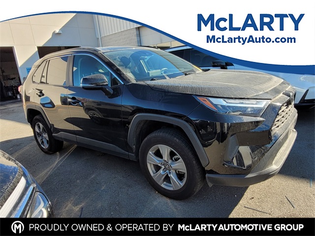 2024 Toyota RAV4 XLE's photo