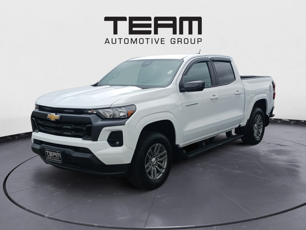 2023 Chevrolet Colorado LT photo 3