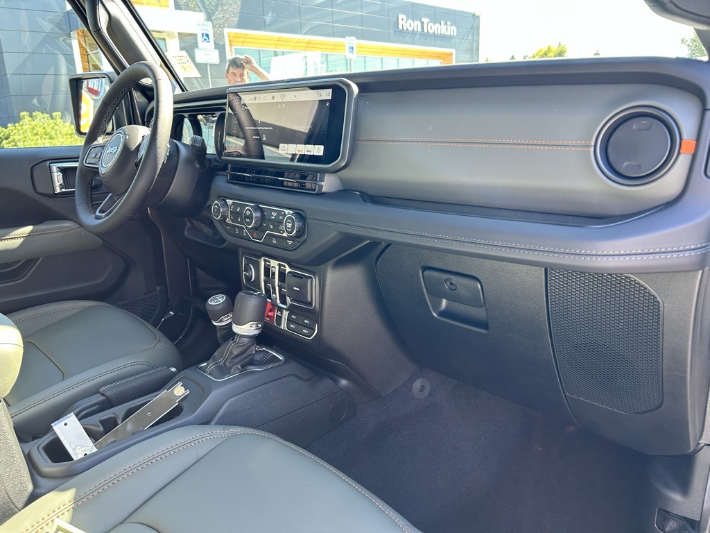 2025 Jeep Gladiator Mojave photo 30