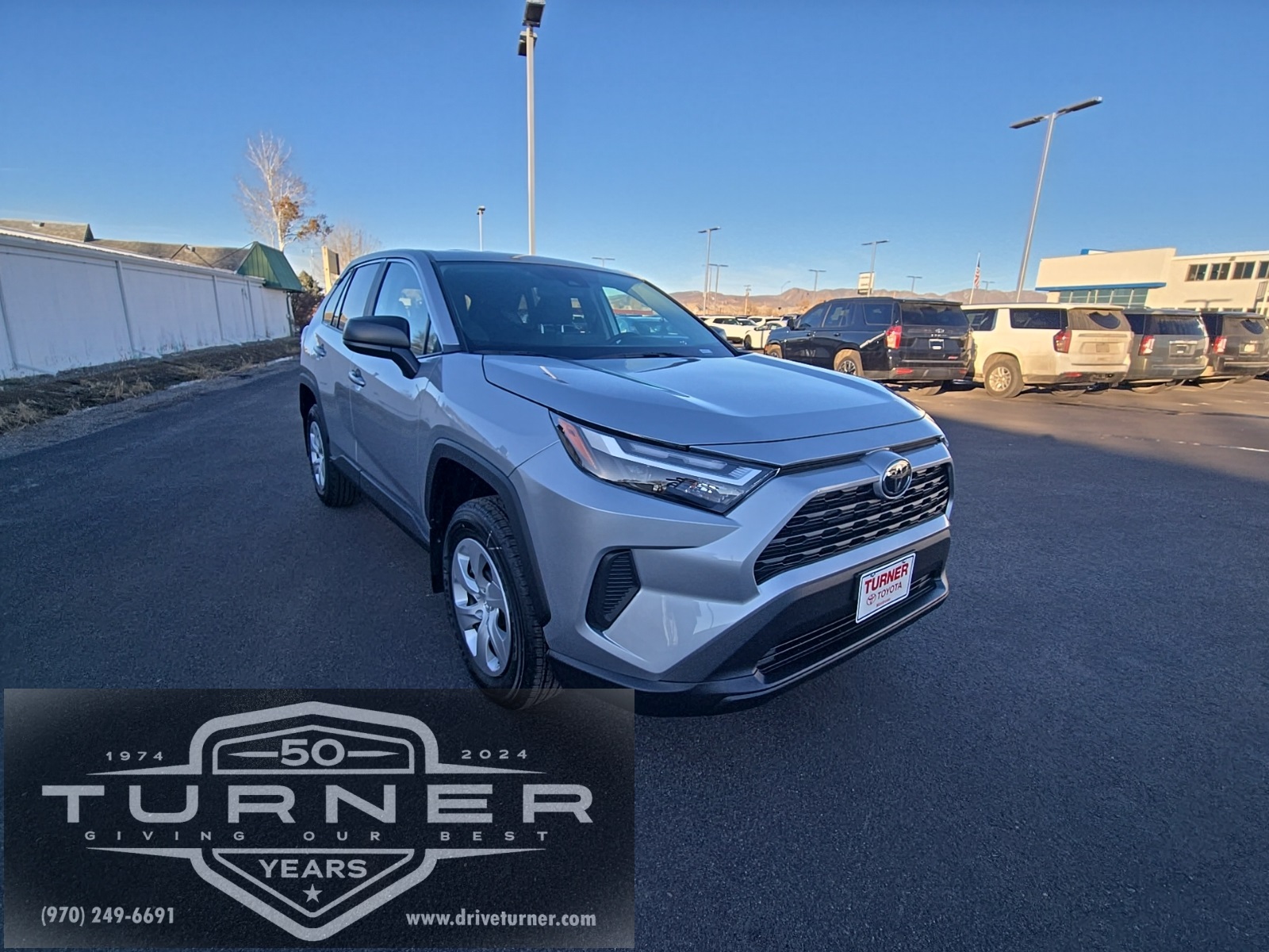 2025 Toyota RAV4 LE's photo