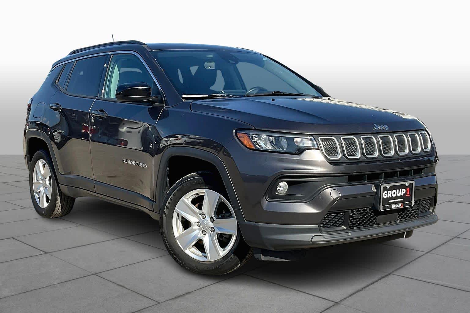 2022 Jeep Compass Latitude photo 2