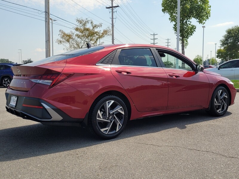 2024 Hyundai Elantra SEL photo 3