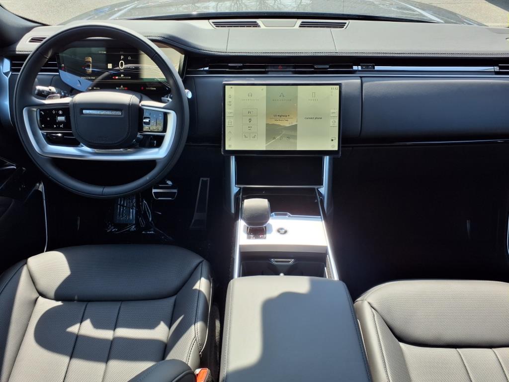 2025 Land Rover Range Rover SE photo 4