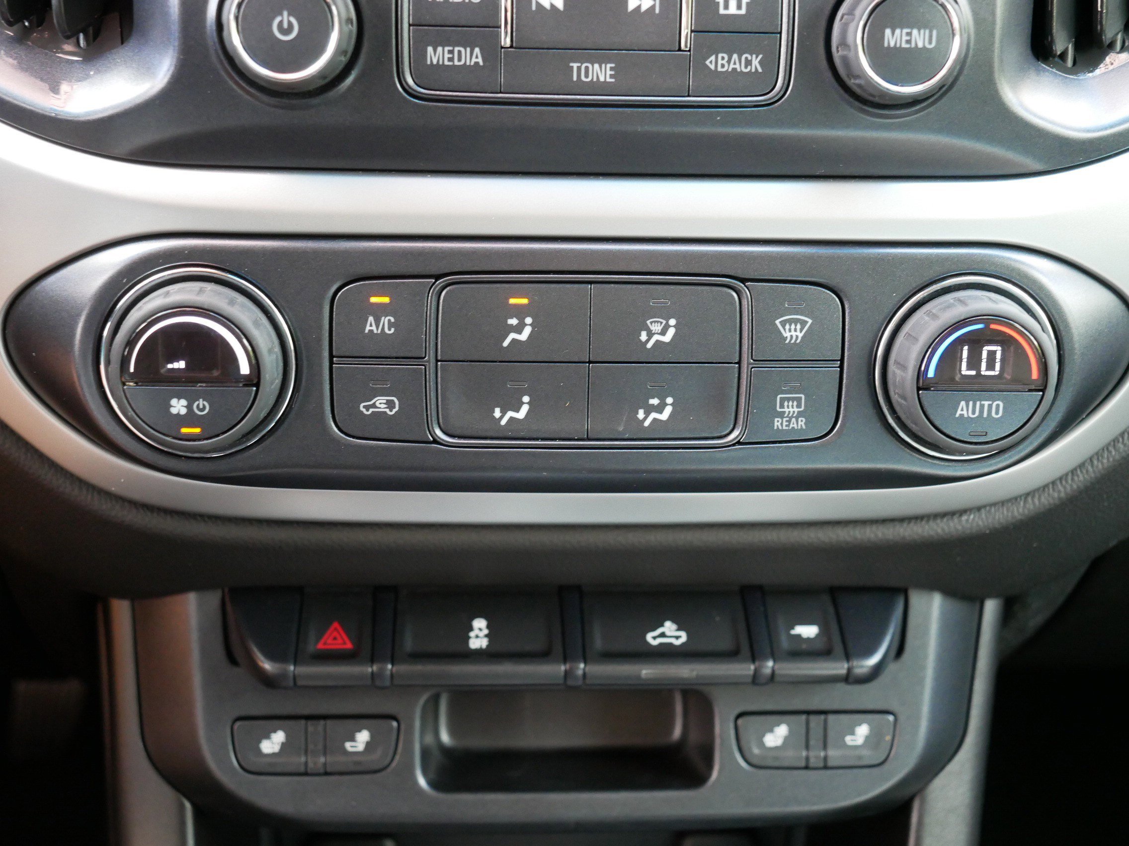 2017 Chevrolet Colorado LT photo 23