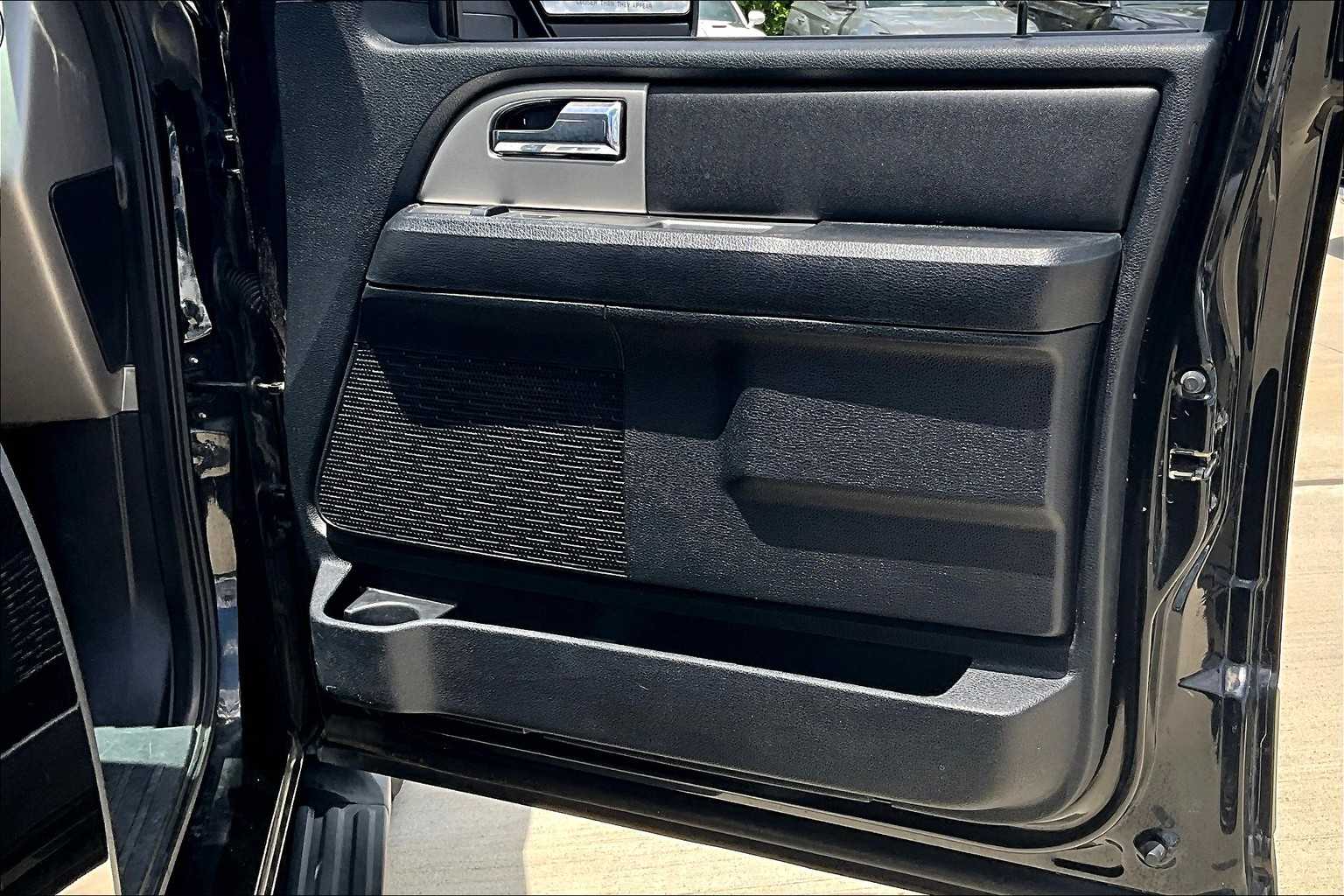 2017 Ford Expedition XLT photo 19