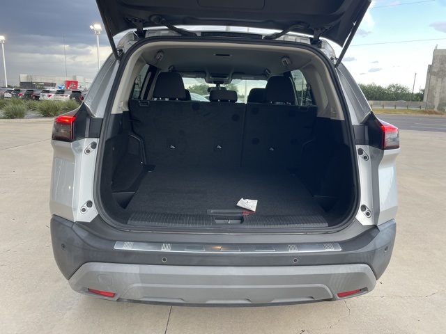 2021 Nissan Rogue SV photo 5