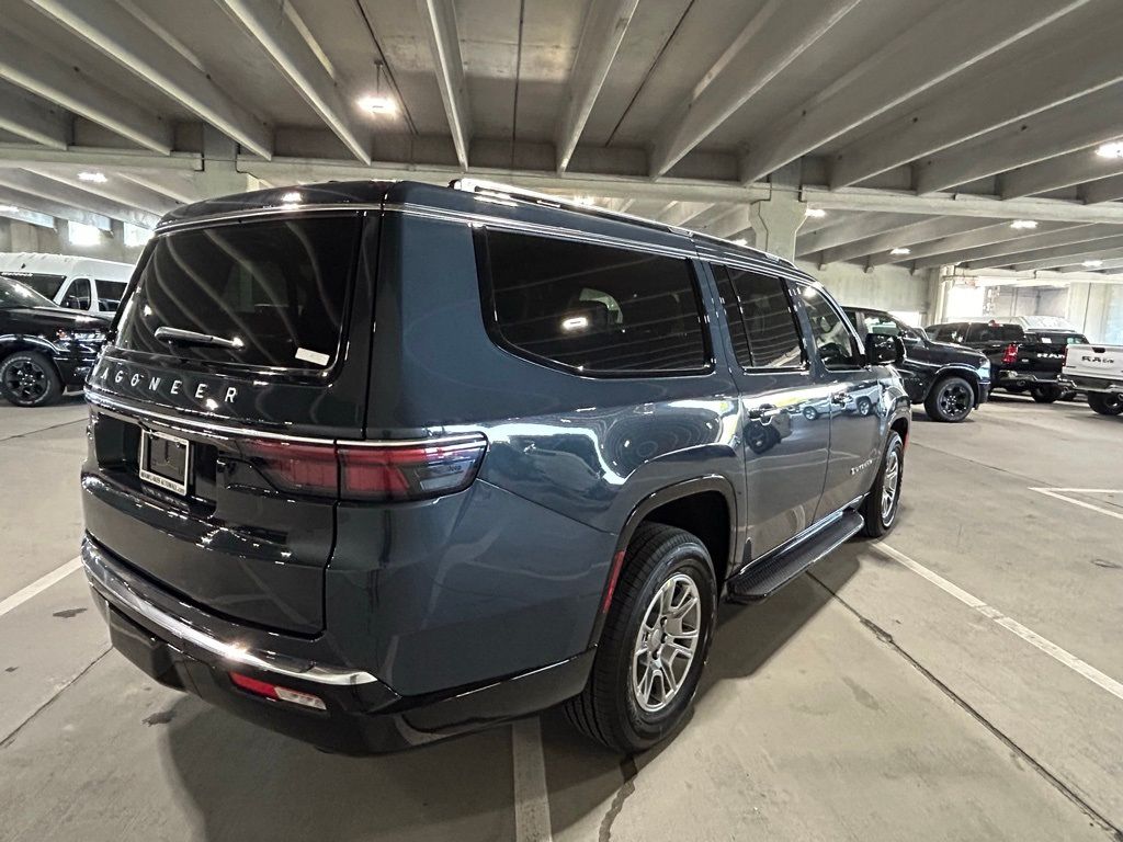 2024 Jeep Wagoneer L photo 3