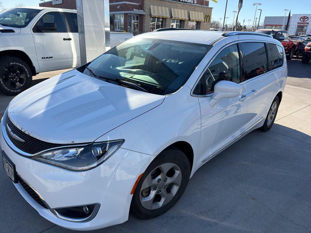 2017 Chrysler Pacifica Touring-L Plus's photo
