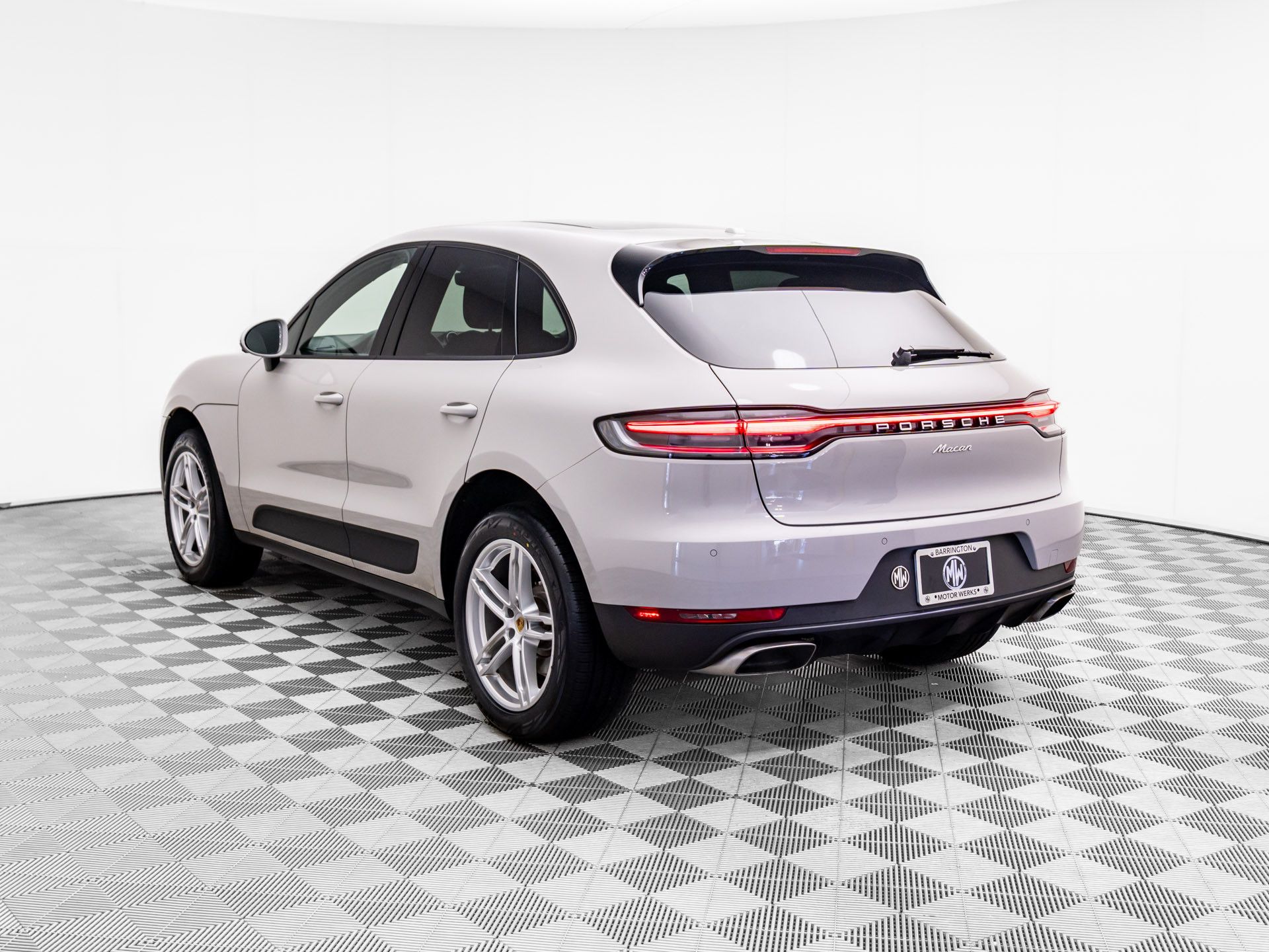 2021 Porsche Macan Base photo 3