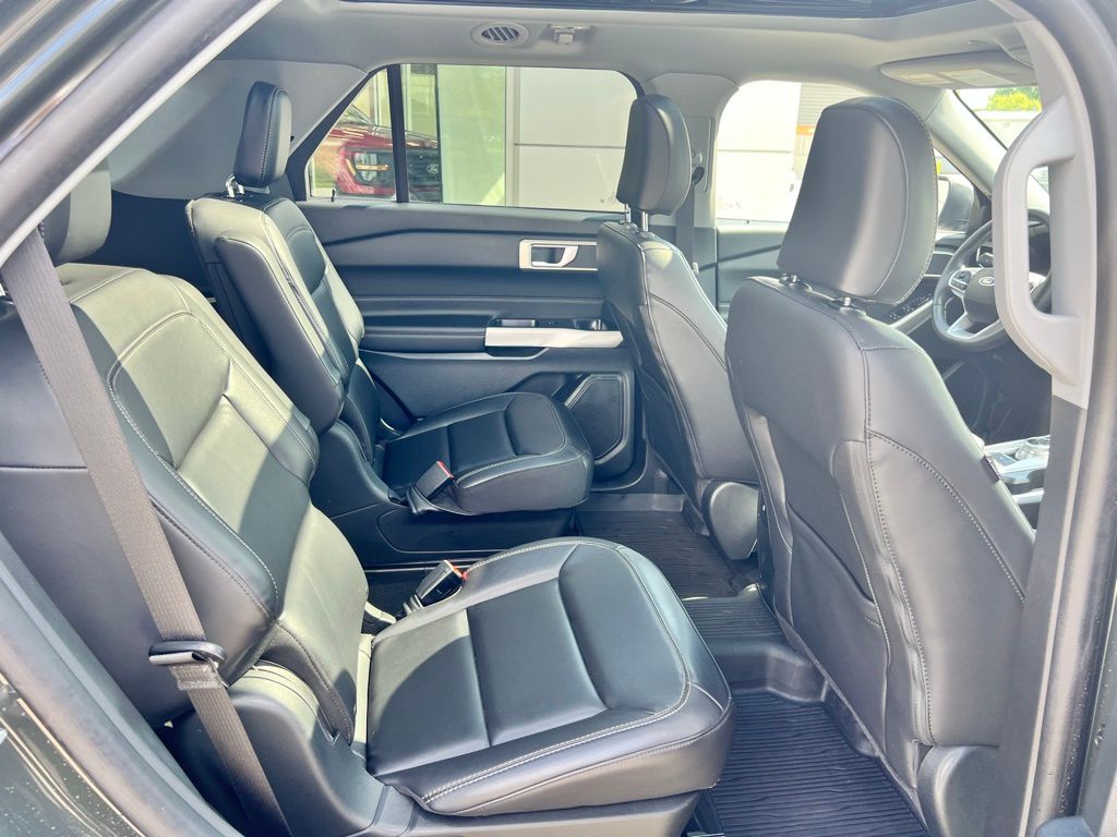 2023 Ford Explorer XLT photo 26
