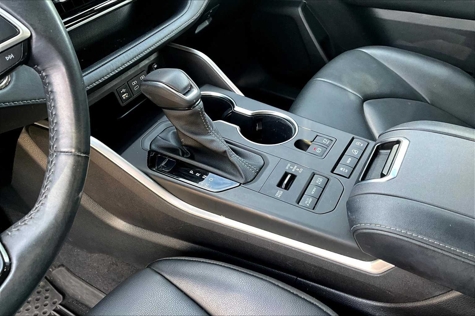 2022 Toyota Highlander XLE photo 16