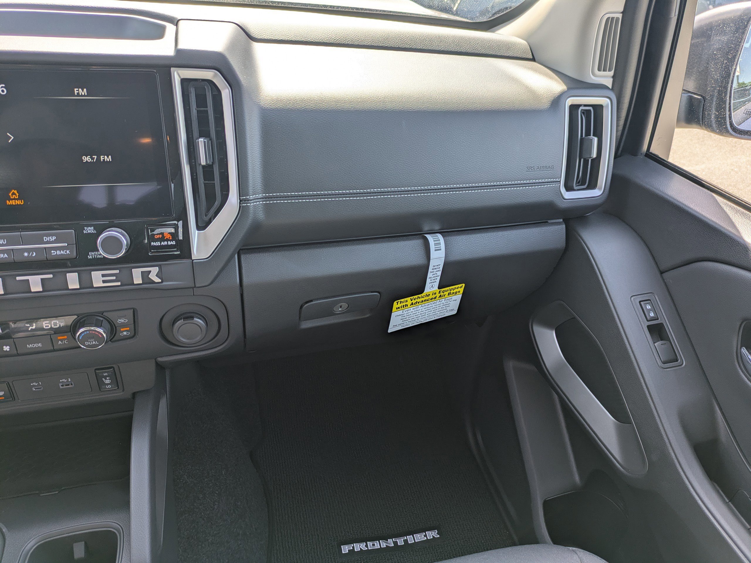 2025 Nissan Frontier Crew Cab SV photo 17