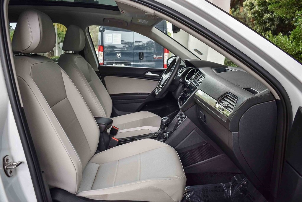 2021 Volkswagen Tiguan SE photo 13