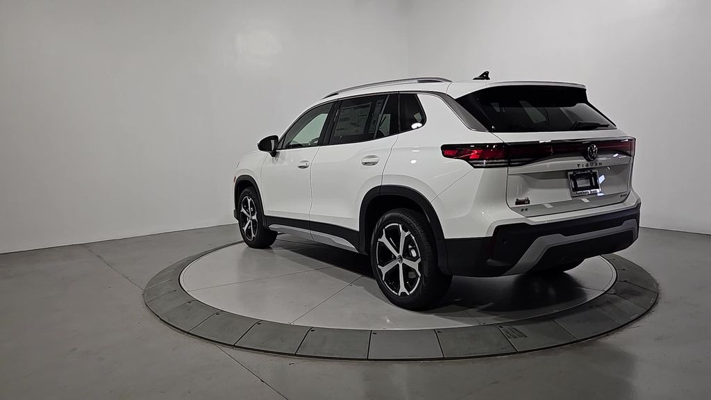 2025 Volkswagen Tiguan SE photo 3