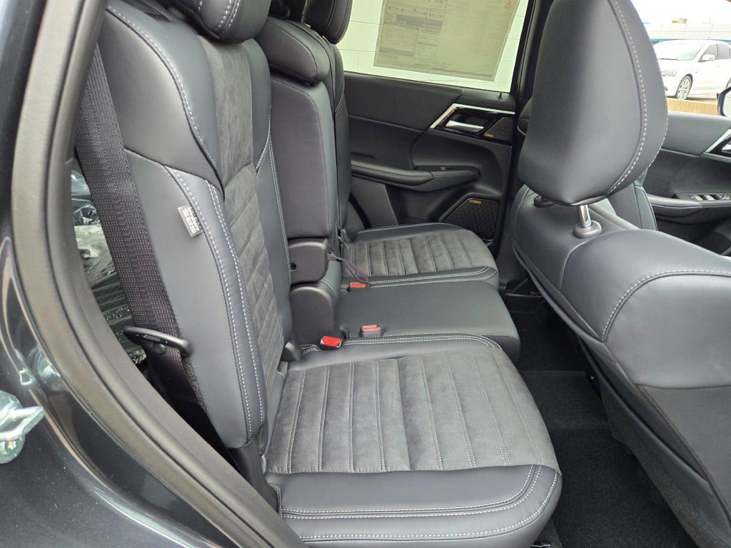 2025 Mitsubishi Outlander SE photo 27