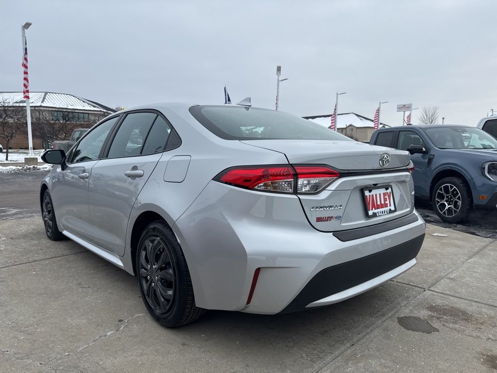 2022 Toyota Corolla LE photo 3