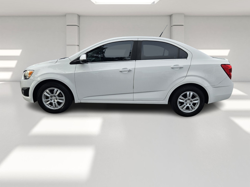 2013 Chevrolet Sonic LT photo 2