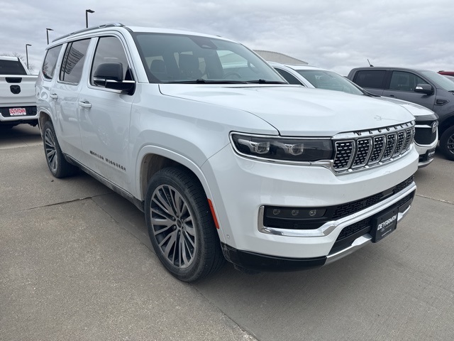 2023 Jeep Grand Wagoneer Series III's photo