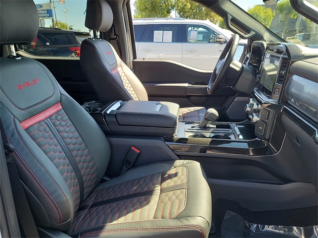 2025 Ford F-150 Lariat photo 17