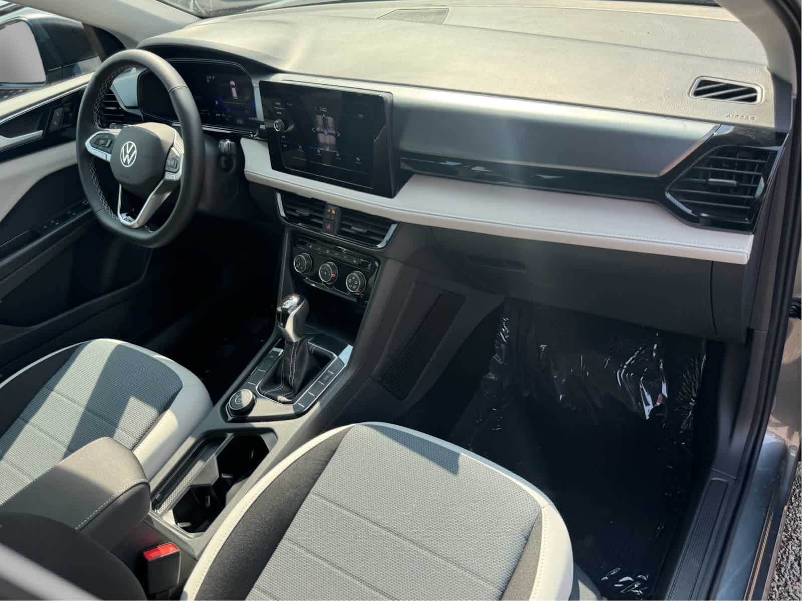2025 Volkswagen Taos S photo 39
