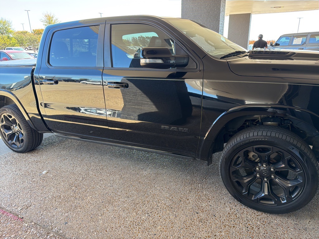 2022 Ram 1500 Limited photo 2