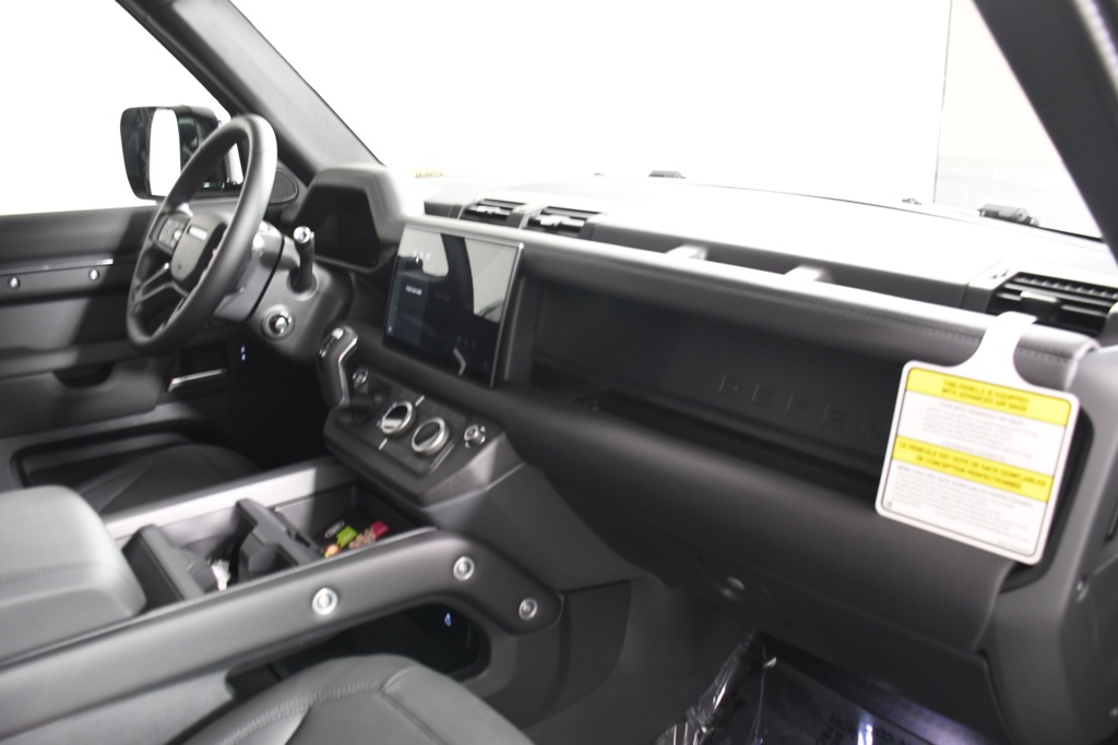 2025 Land Rover Defender 130 S photo 19