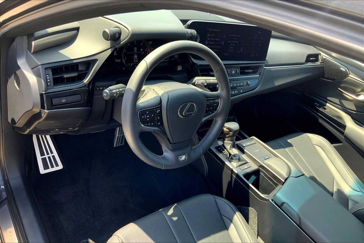 2022 Lexus ES F SPORT Handling photo 17
