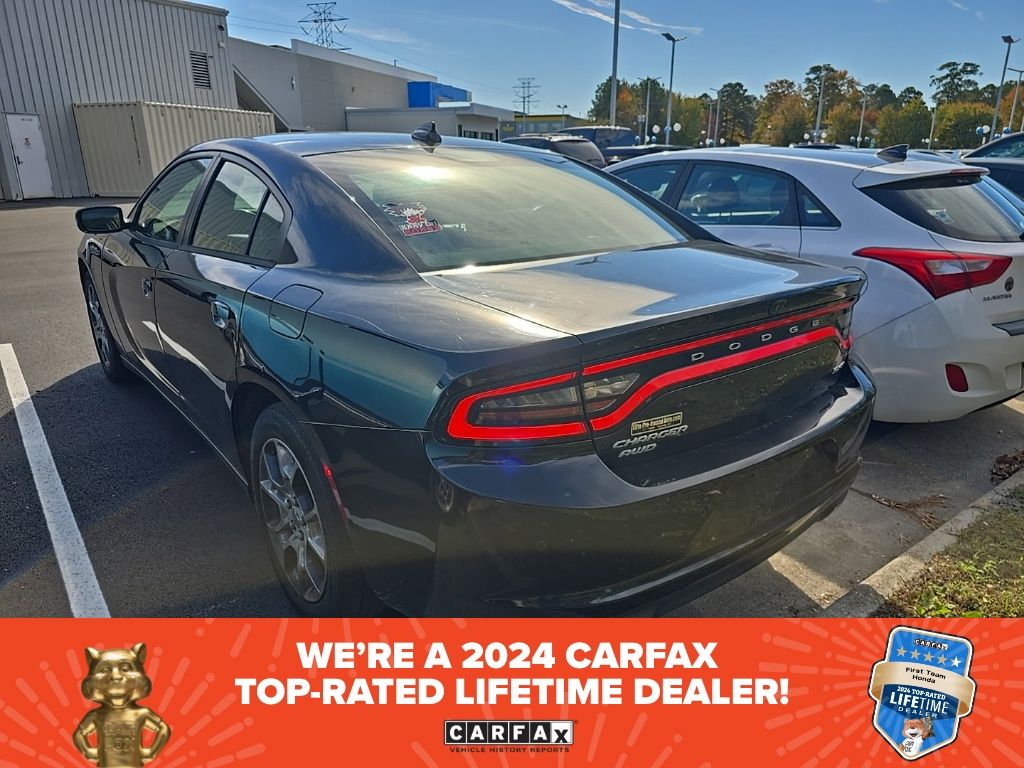 2015 Dodge Charger SXT photo 2