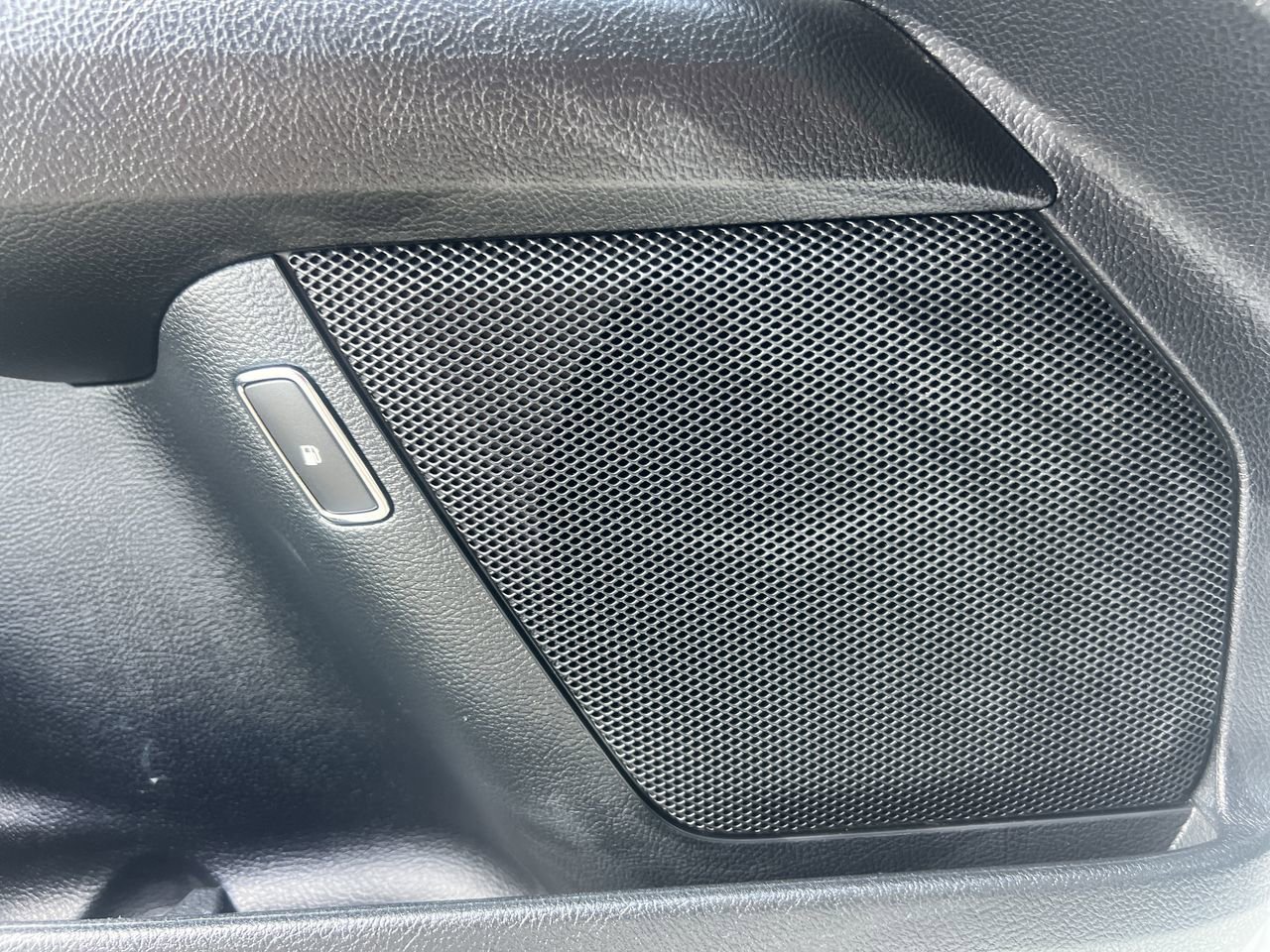 2018 Ford Fusion Hybrid S photo 17