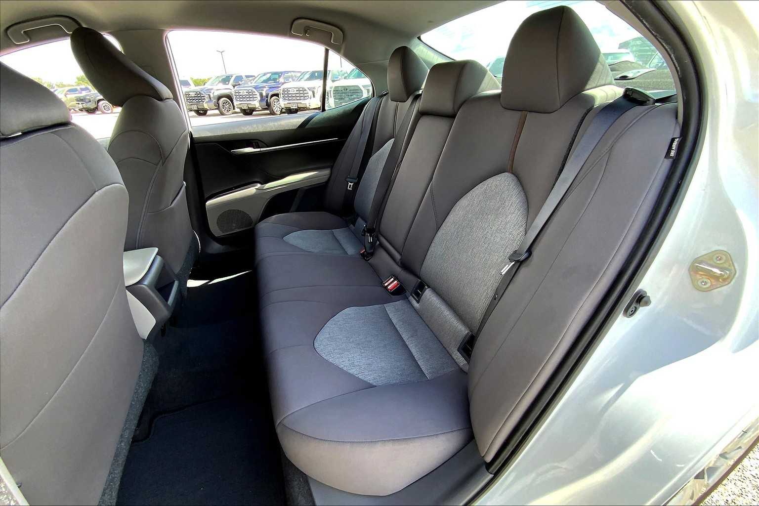 2019 Toyota Camry LE photo 18