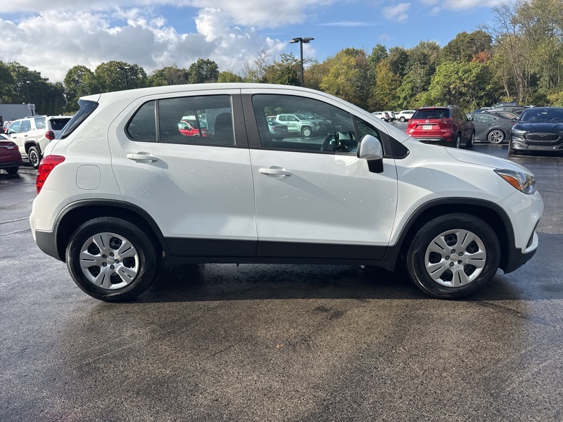 2018 Chevrolet Trax LS photo 2