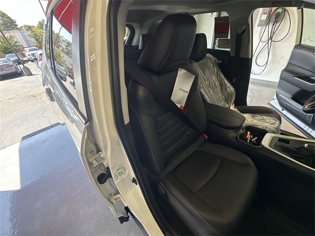 2025 Toyota RAV4 XLE Premium photo 25