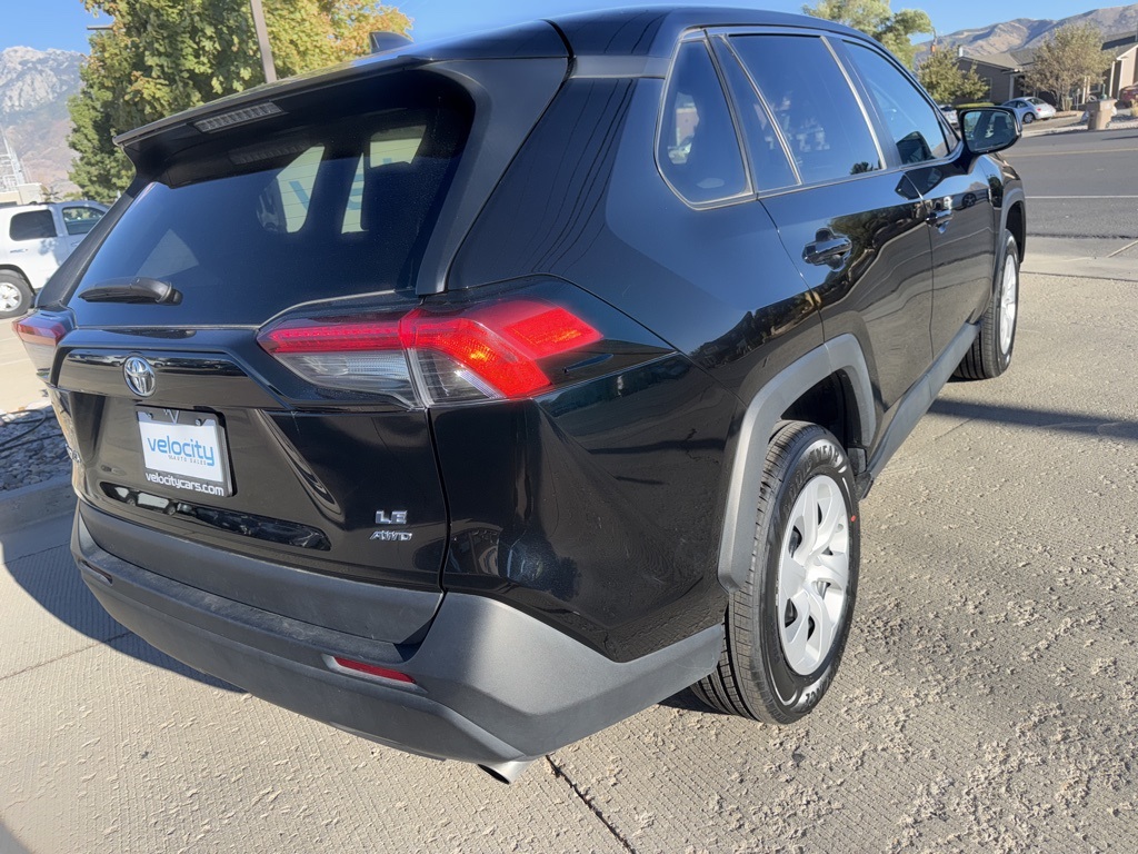 2024 Toyota RAV4 LE photo 6