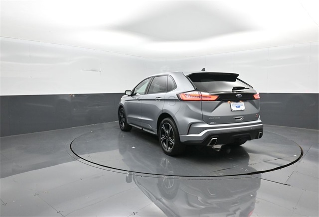 2020 Ford Edge ST photo 3