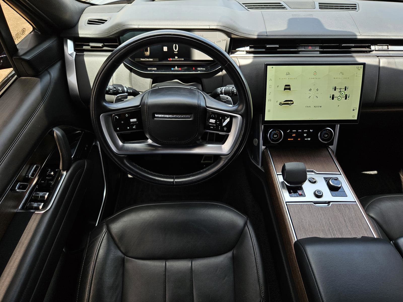 2023 Land Rover Range Rover SE photo 27