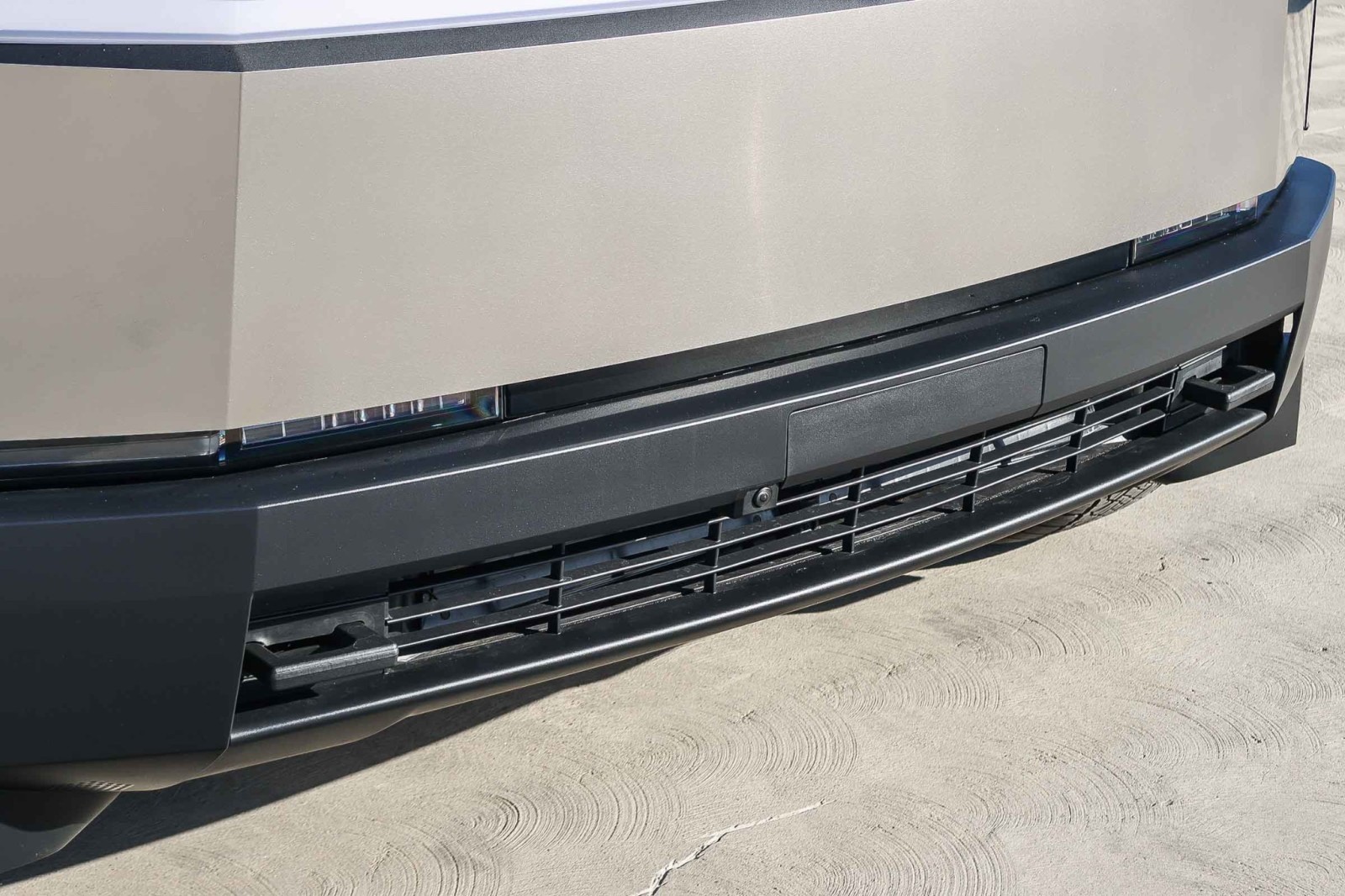 2025 Tesla Cybertruck photo 10