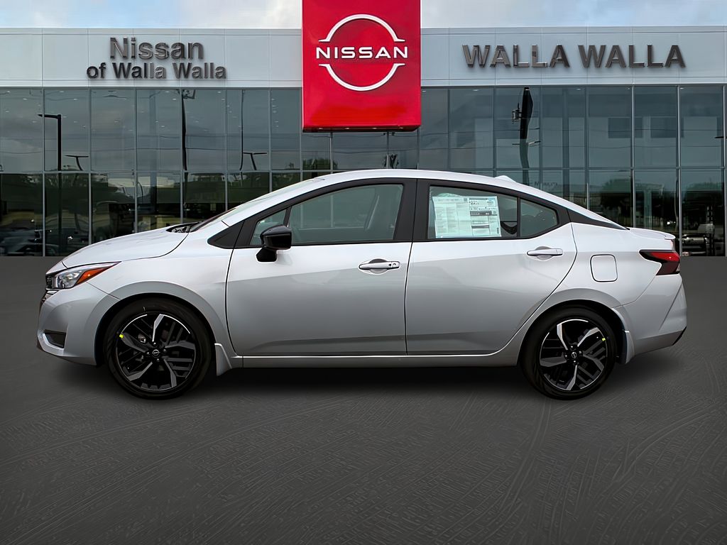 2025 Nissan Versa SR photo 4
