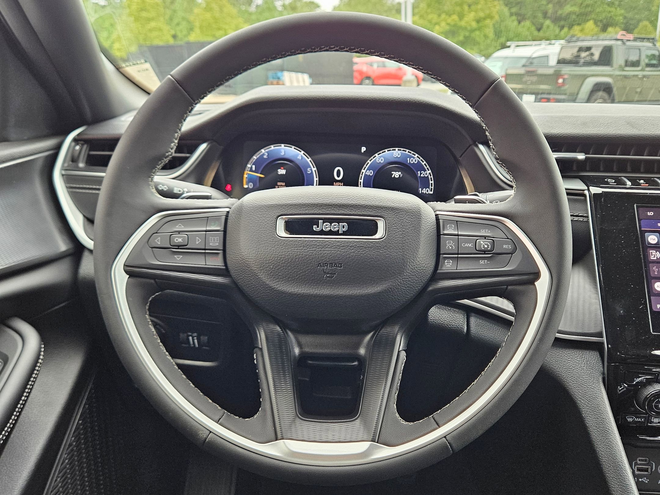 2025 Jeep Grand Cherokee Laredo X photo 13